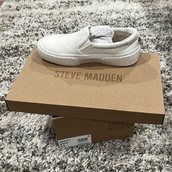 👟 Shoes, Sneakers, White, Slip On, Canvas, Steve Madden, Designer - Picture 2 of 10